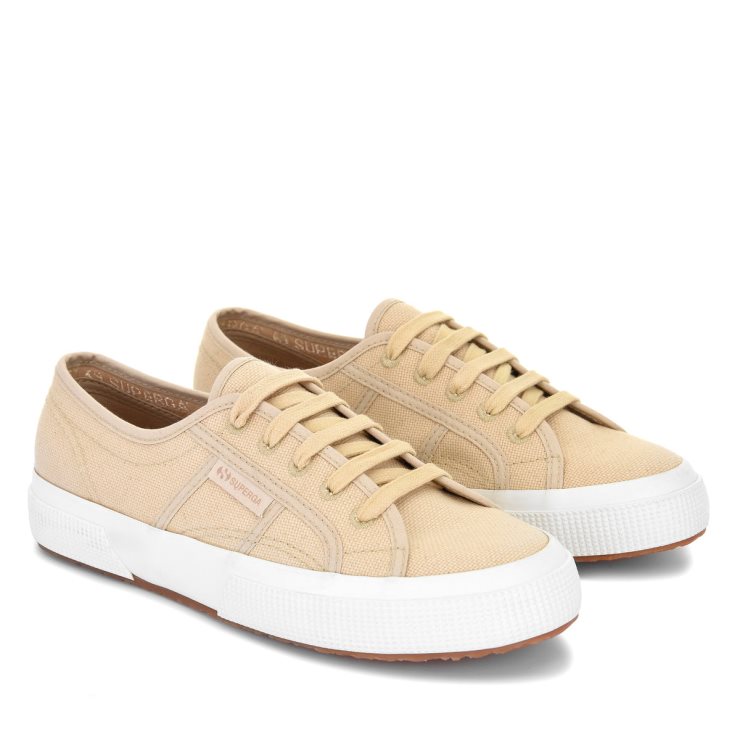Superga 2750 Organic Canvas Naturfarbstoff Eclipta Madagaskar Mandel