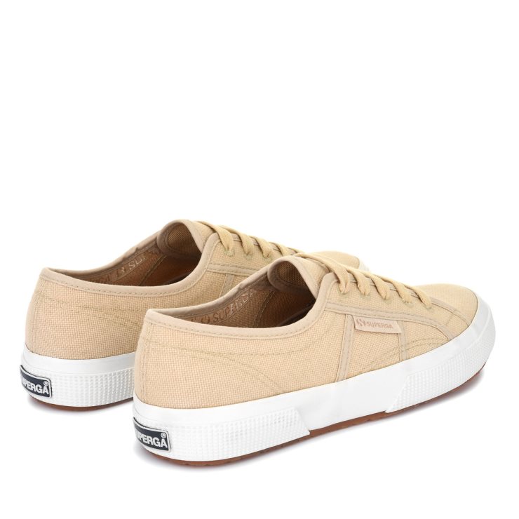 Superga 2750 Organic Canvas Naturfarbstoff Eclipta Madagaskar Mandel